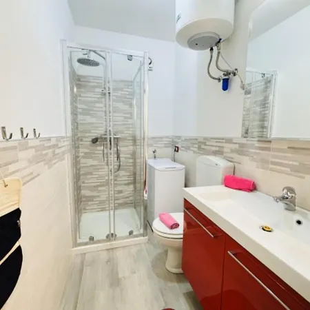 Flat With Patio Overlooking The Pool דירה ביביונה