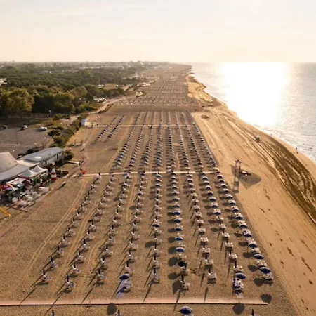 Flat With Patio Overlooking The Pool Apartamento