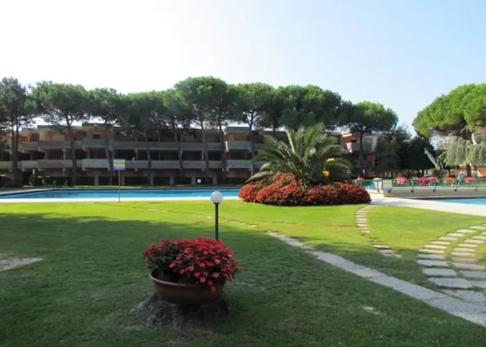 Flat With Patio Overlooking The Pool Μπιμπιόνε