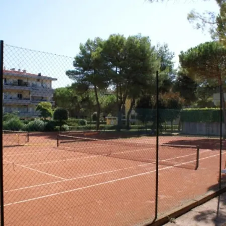 Flat With Terrace Overlooking The Pool - Beahost Apartman *