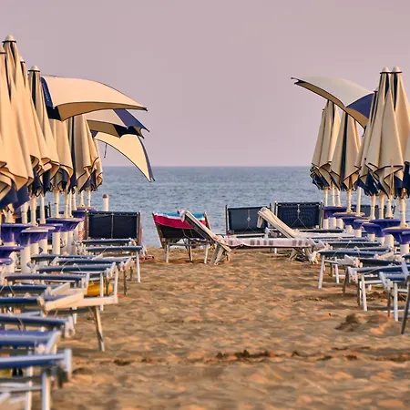 Flat With Terrace Overlooking The Pool - Beahost Bibione