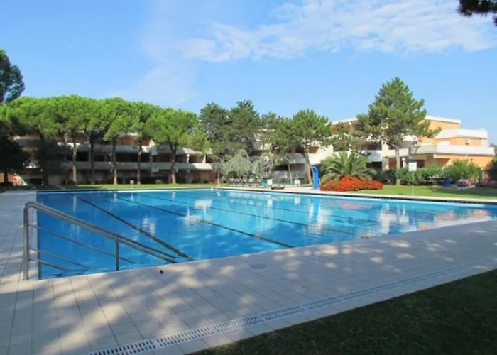Flat With Patio Overlooking The Pool Apartament *