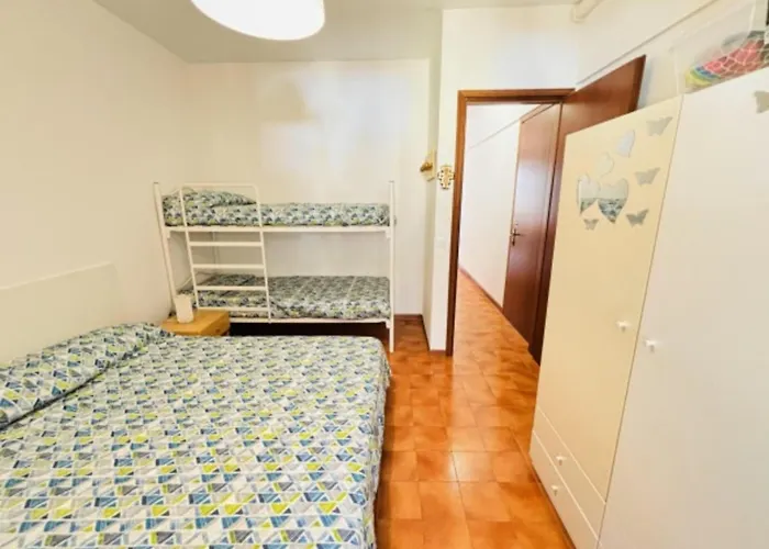 Flat With Patio Overlooking The Pool 公寓 *
