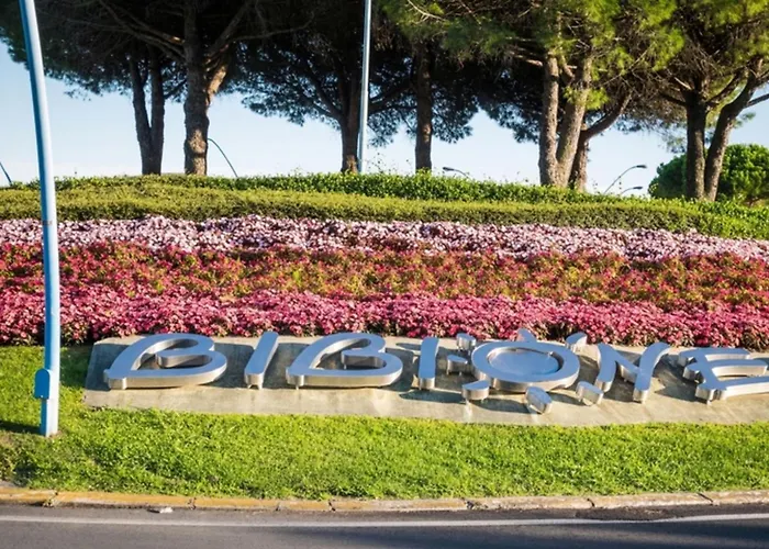Flat With Patio Overlooking The Pool Apartament Bibione